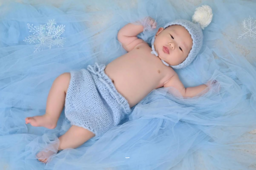 淄博三个月宝宝挠耳朵 淄博三个月宝宝挠耳朵